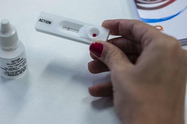 Сегодня жители Екатеринбурга могут быстро и бесплатно провериться на ВИЧ