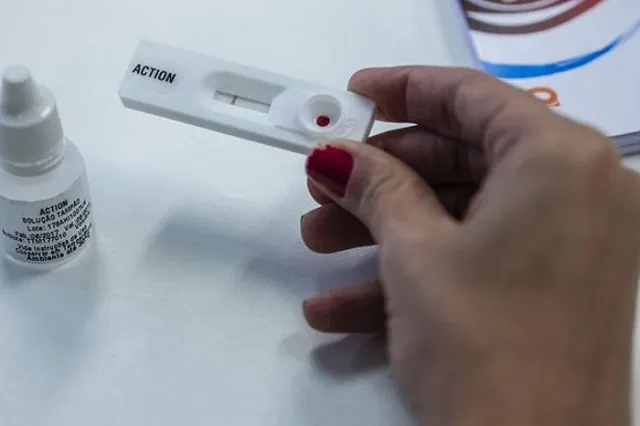 Сегодня жители Екатеринбурга могут быстро и бесплатно провериться на ВИЧ