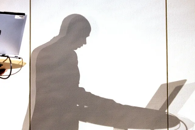 Росстат измерил «невидимую» экономику России. Кто глубже всего ушел в тень?