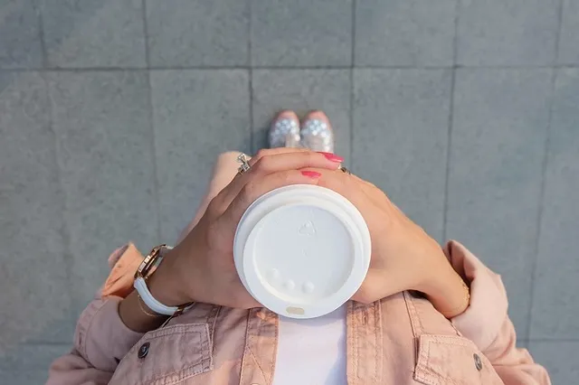 Российские молочники требуют от Starbucks перестать называть «молоком» то, что им не является