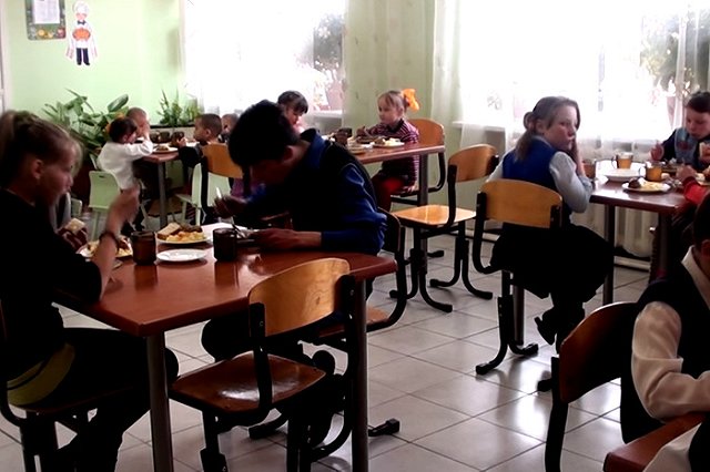 СМИ: Избитую сверстницами в Каменске-Уральском школьницу изъяли из семьи