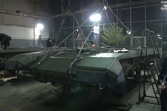 «Это традиция». УВЗ поставил на последний танк Т-90М «Прорыв» елочку