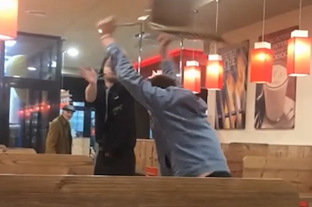 Екатеринбуржец устроил драку в Burger King