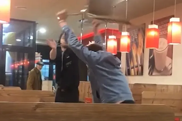 Екатеринбуржец устроил драку в Burger King