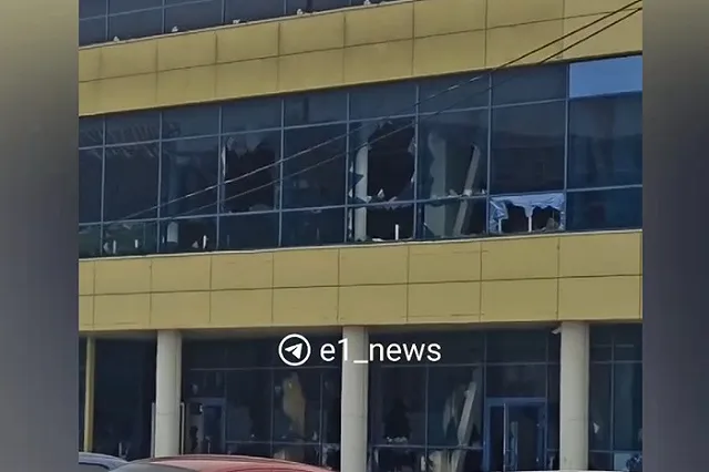 На Эльмаше разгромили здание, в котором закрылся крупный супермаркет