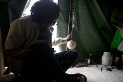 В Италии мигранты зашили себе рты в знак протеста