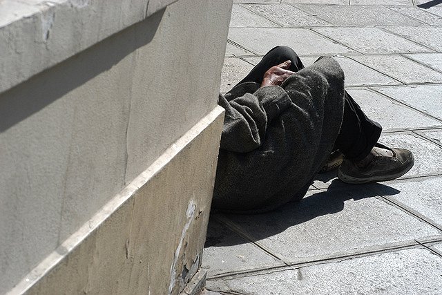 Бездомные американцы переезжают в Денвер из-за марихуаны