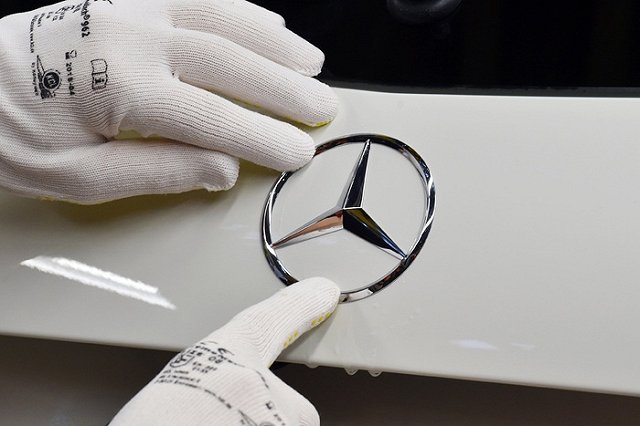 Второй за час «Мерседес-Гелендваген» угнали в Москве из автосалона