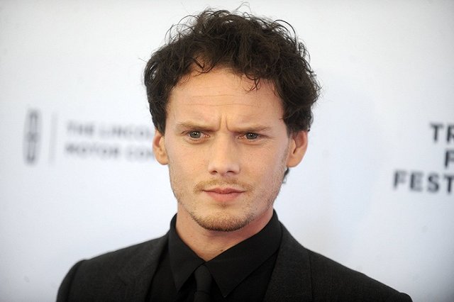 Актера Антона Ельчина раздавила его машина