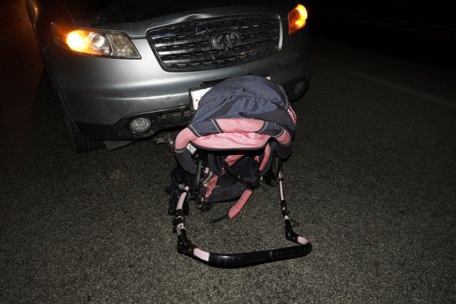 Infiniti сбила женщину с двумя маленькими детьми, один ребенок скончался