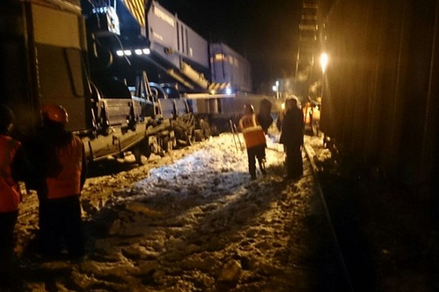 Поезд сошел с рельсов в Свердловской области