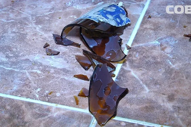 Специалист химзащиты спас пенсионерку, разлившую нашатырь при уборке квартиры