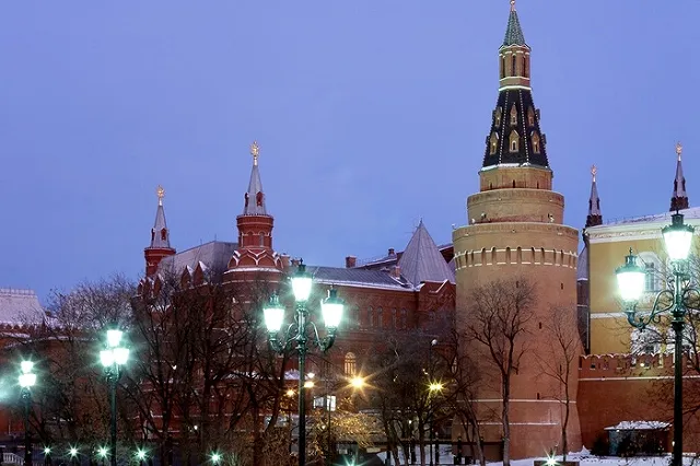 Фотография с акции феминисток на башне Кремля оказалась фейком