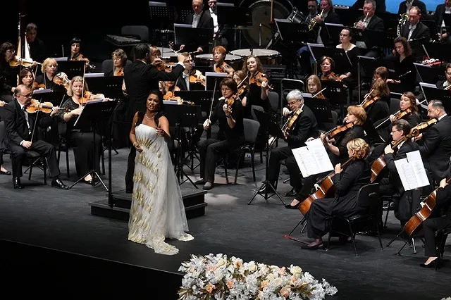 Оперные мегазвезды открыли конгресс-центр, построенный за 10 млрд