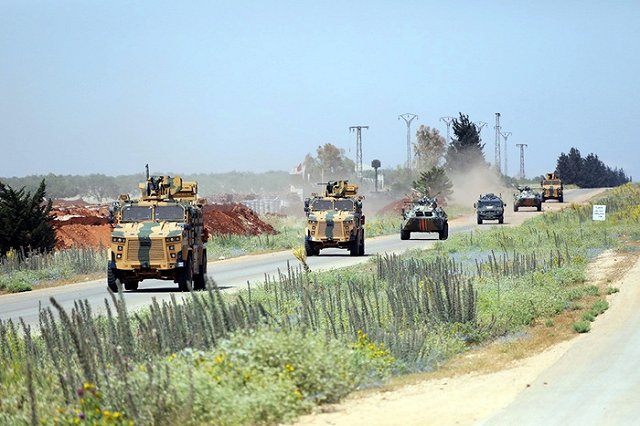 CNN: В Сирии российский БТР столкнулся с автомобилем военнослужащих США, есть пострадавшие