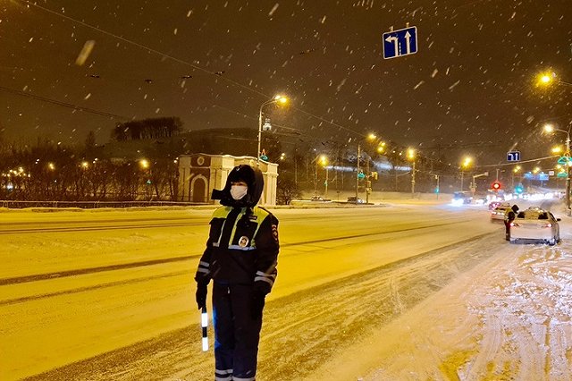 «Решил поиграть в кошки-мышки»: в Екатеринбурге лихач устроил погоню с ГИБДД со стрельбой