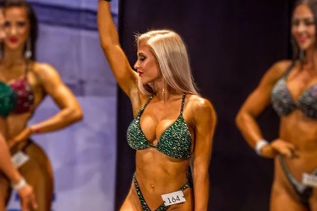 «Всё плывёт перед глазами»: в Екатеринбурге «Красе Росгвардии» стало плохо в здании суда