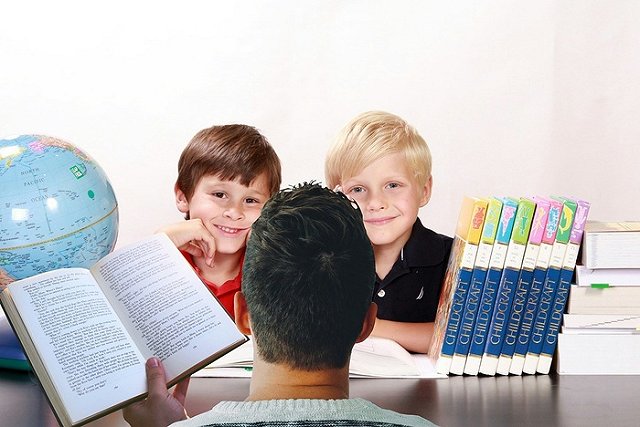 Проспавшего 1 сентября свердловского учителя передумали увольнять