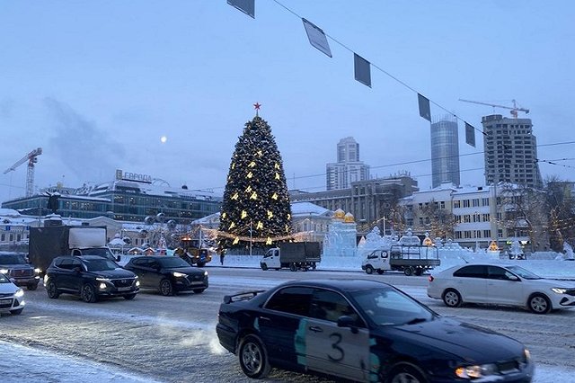 Мэрия Екатеринбурга не стала отменять сельхозярмарку на площади 1905 года