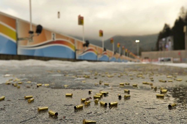 В сборную России по биатлону вызваны Трусова и Бабиков