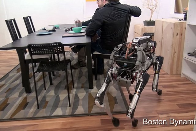 Робота-собаку научили мыть посуду и приносить выпивку