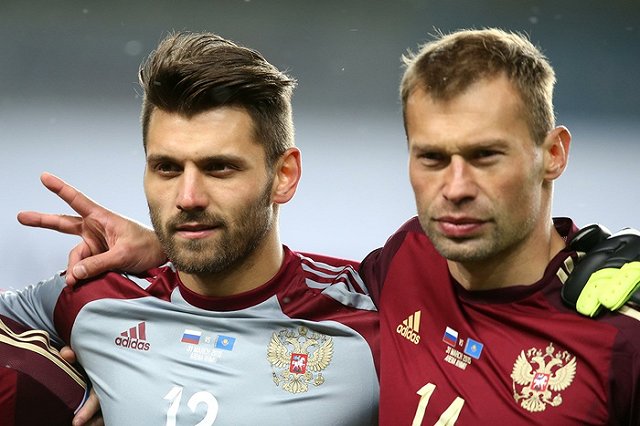 СМИ сообщили о претензиях тренера «Зенита» к внешности вратаря Лодыгина