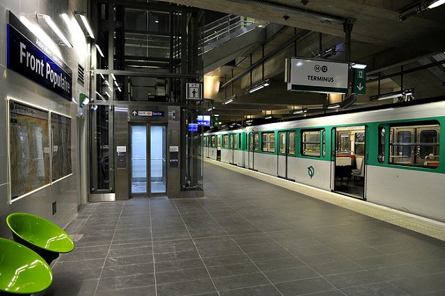 Парижане жалуются на дурной запах на вокзалах и в переходах