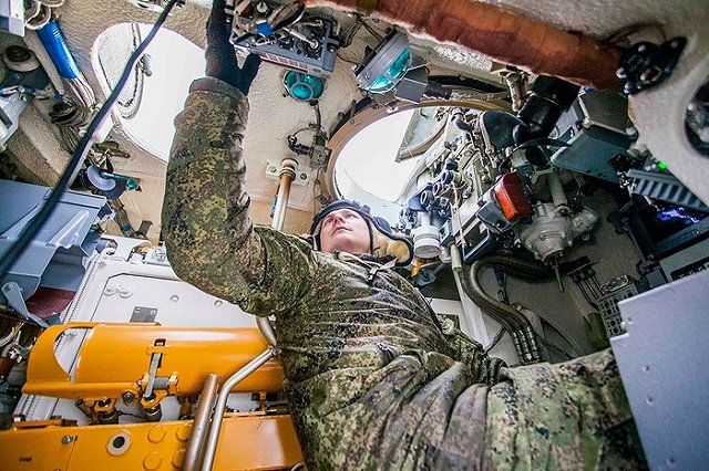 Военным запретили пользоваться гаджетами на службе и писать о себе в соцсетях