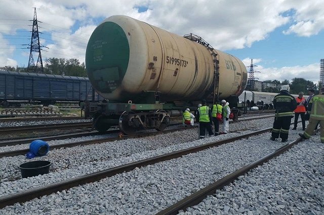 На станции Шарташ произошла утечка топлива