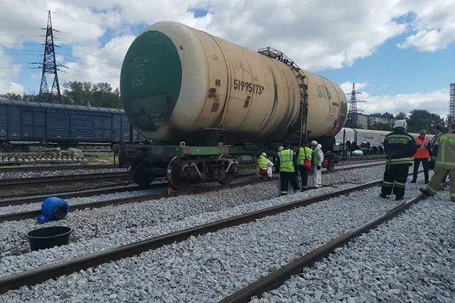 На станции Шарташ произошла утечка топлива