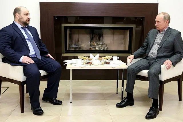 Путин прошел ревакцинацию от COVID-19, в том числе назальной вакциной