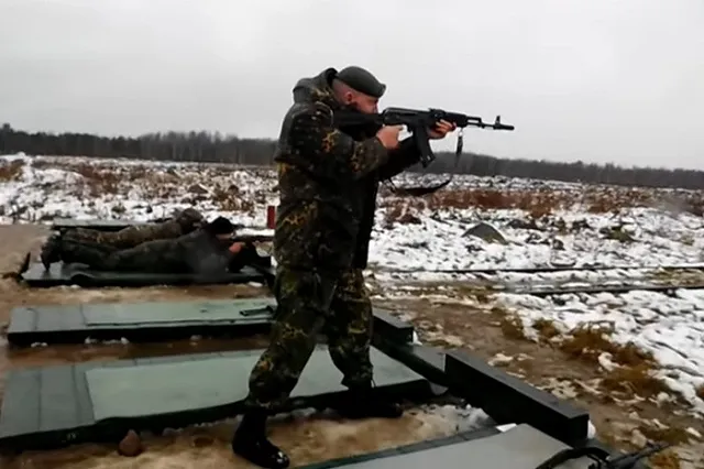 Все свердловские полицейские начали проходить боевую подготовку