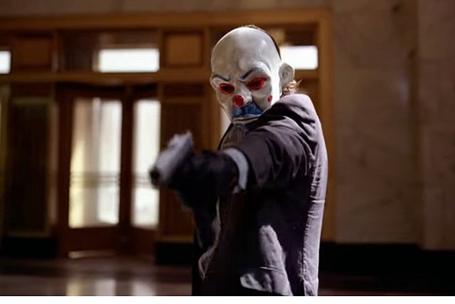 SHOT: Добычей грабителя банка в Екатеринбурге стали 5 миллионов рублей