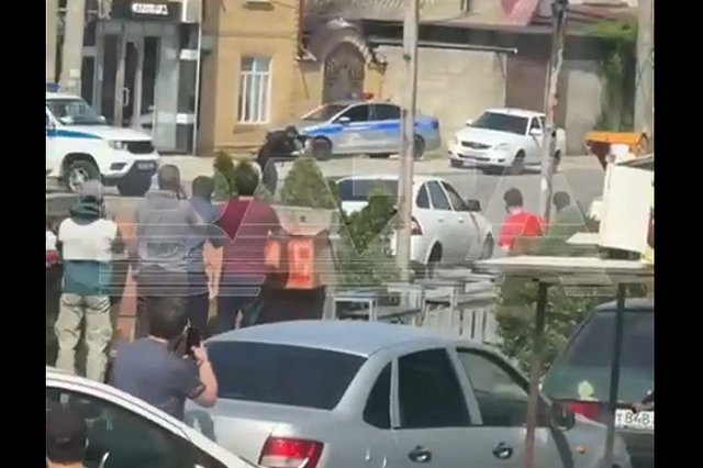 В Махачкале неизвестные расстреляли троих сотрудников ГИБДД