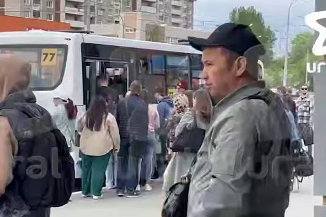 Коллапс и хаос: екатеринбуржцы не могут попасть в центр из-за отмены трамваев