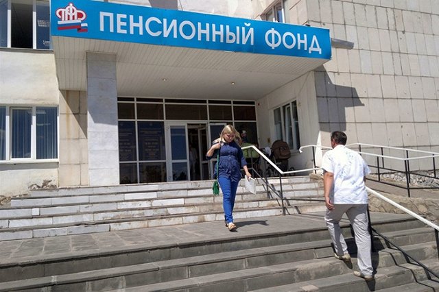 Госдума отменила индексацию пенсий для работающих пенсионеров