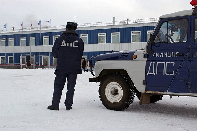 В Свердловской области наряд ДПС спас пешехода, который мог замерзнуть на трассе