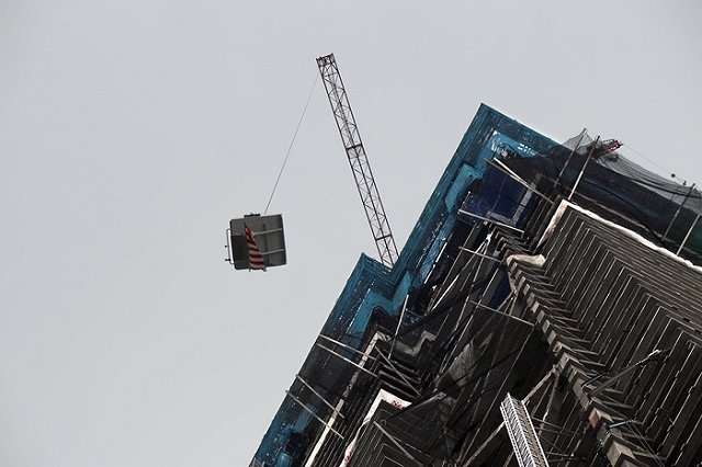 В Каменске-Уральском рабочего раздавило упавшей 200-килограммовой балкой