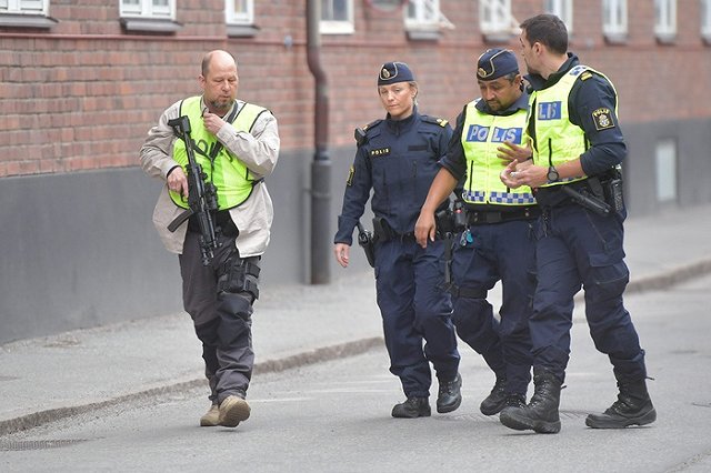 СМИ рассказали об обнаружении взрывчатки во въехавшем в людей грузовике