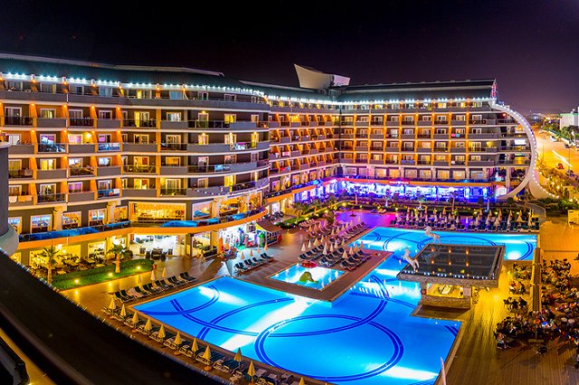 Россиянку с детьми выгнали из отеля в Турции