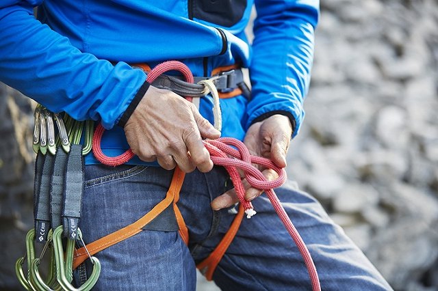 На заводе в Свердловской области насмерть разбился слесарь