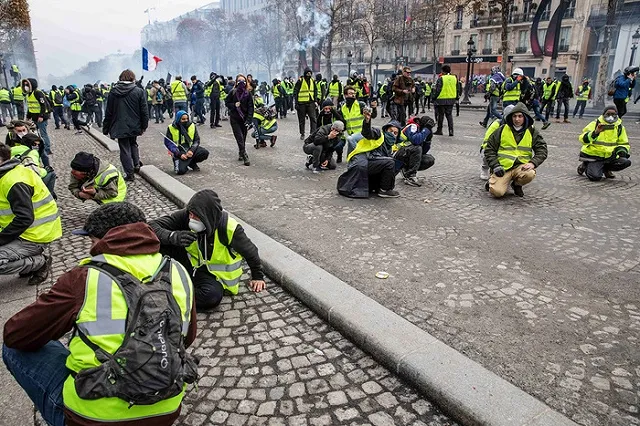 СБУ обвинила Россию в организации протестов во Франции