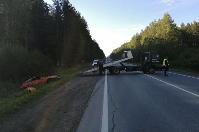 В Свердловской области ищут водителя, который покалечил двух подростков и скрылся с места ДТП