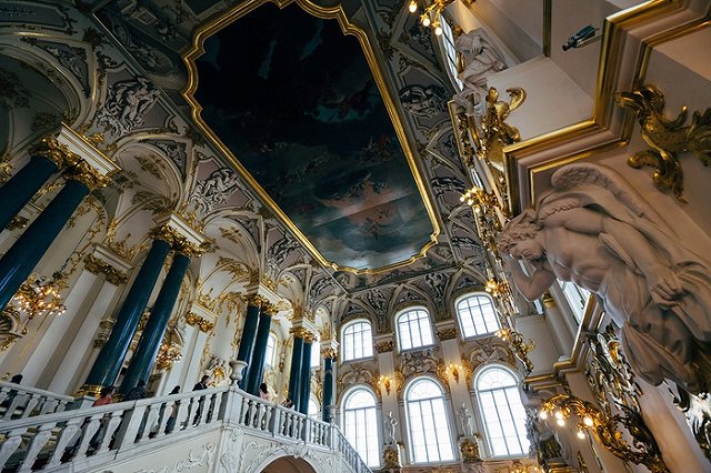 «Город высокой культуры». Пьяная петербурженка «заминировала» Эрмитаж