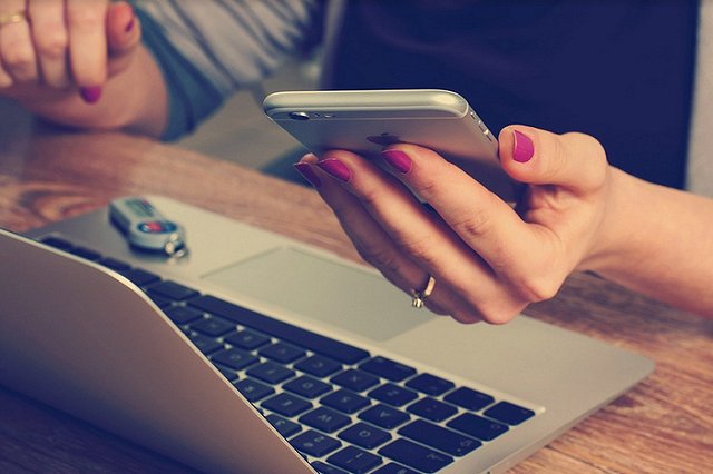 Жителей Екатеринбурга возмутило введение комиссии за пополнение баланса на телефоне