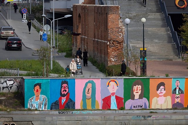 Портреты екатеринбуржцев появились в центре Екатеринбурга в виде арт-объектов