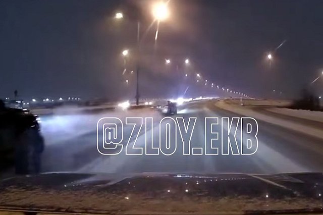 Водителя седана занесло на Россельбане