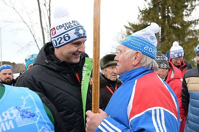 Денис Паслер лично надел медали победителям сысертской «Лыжни России»