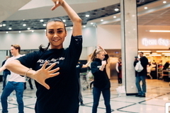 Солисты театра оперы и балета станцевали в торговом центре