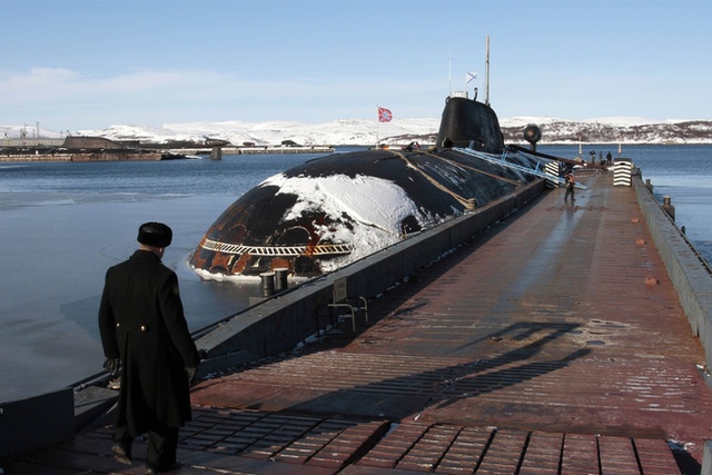 СМИ сообщают о взрыве на АПЛ &quot;Екатеринбург&quot;. На заводе информацию опровергают